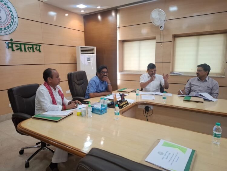 Jharkhand road accident compensation of ₹4 lakh, major decisions taken in CM Hemant Soren's meeting