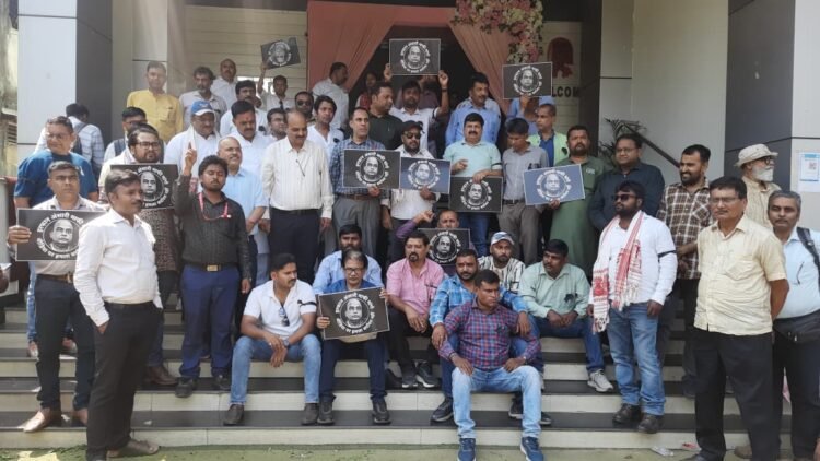 Journalists protest at Ranchi Press Club, demand for Irfan Ansari's dismissal intensifies