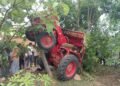 Jamtara News: One killed, one seriously injured after being hit by a tractor, bike damaged