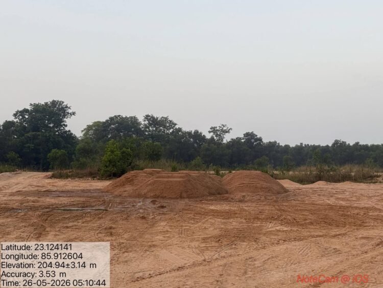 Major crackdown on illegal mining in Seraikela, two iron ore vehicles seized, 22,500 cubic feet of sand seized