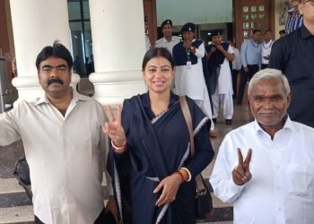 मतदान कर बाहर निकलते भाजपा विधायक झारखंड राज्यसभा चुनाव 2026