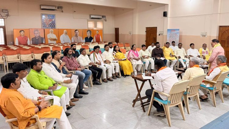 BJP झारखंड की बड़ी बैठक: मीडिया और सोशल मीडिया प्रभारियों को आदित्य साहू ने दिए संगठन मजबूत करने के निर्देश 1 Major BJP Jharkhand meeting: Aditya Sahu issues directives to media and social media in-charges to strengthen the organization.