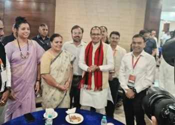 राष्ट्रीय ग्रामीण विकास सम्मेलन में झारखंड की मंत्री दीपिका पांडेय सिंह और केंद्रीय मंत्री शिवराज सिंह चौहान