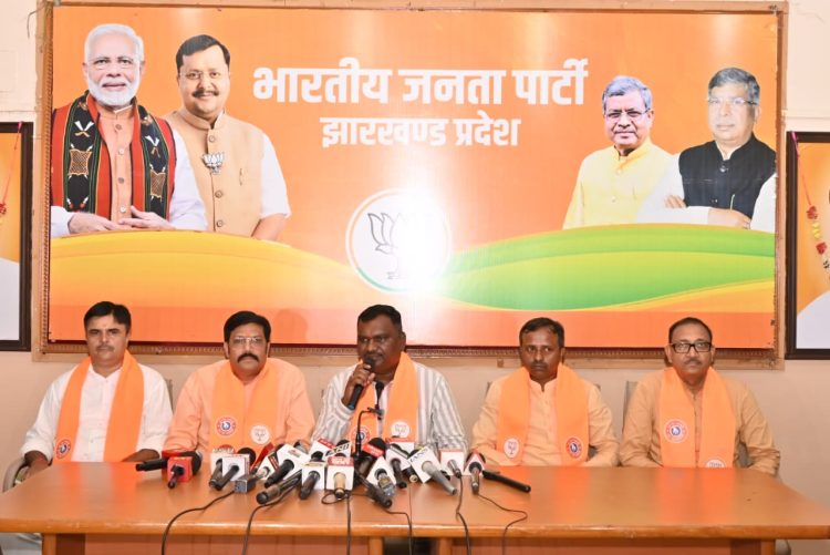 जमशेदपुर बंद पर भाजपा का हमला, अमर कुमार बाउरी बोले- जनता ने सरकार का अहंकार तोड़ा 1 BJP attacks over Jamshedpur bandh; Amar Kumar Bauri says the public has shattered the Hemant government's arrogance.
