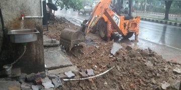 Anti-encroachment drive conducted from Harmu Muktidham to Sahajanand Chowk; notices issued to 10 building owners.