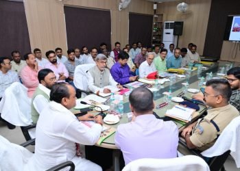 Health Minister Dr. Irfan Ansari reviewed preparations for the Shravani Mela in Deoghar, stating that there would be no compromise on the safety and health of devotees.