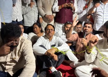 Breaking News:रांची में प्रदर्शन के दौरान स्वास्थ्य मंत्री डॉ. इरफान अंसारी, के. राजू समेत कई congress नेता हिरासत में