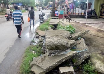 Ranchi: Residents troubled by the dilapidated condition of Morabadi-Boria Road; potholes and waterlogging increase the risk of accidents.