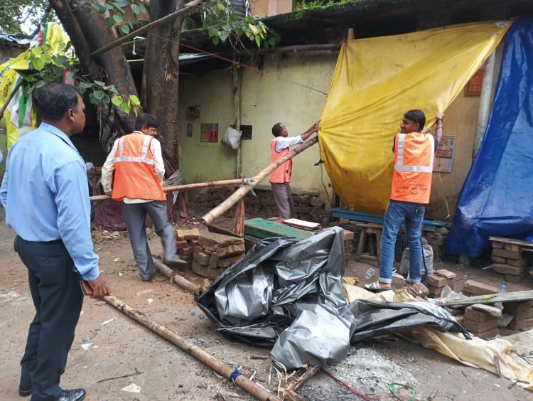 Ranchi News: Ranchi Municipal Corporation takes major action against encroachment and illegal construction; notices issued to 12 buildings.
