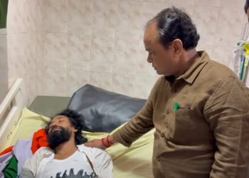 Irfan Ansari met Devendra Nath Mahto at Ranchi Sadar Hospital