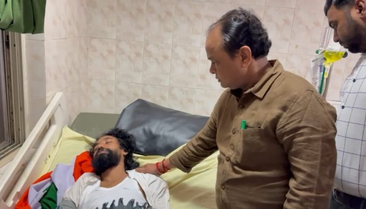 Irfan Ansari met Devendra Nath Mahto at Ranchi Sadar Hospital