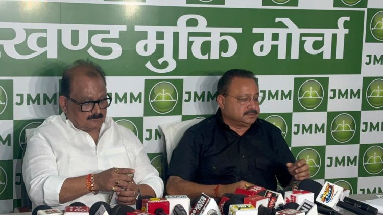 JPSC-JSSC विवाद में BJP-JMM आमने-सामने, मिथिलेश ठाकुर बोले- ‘छात्रों के आंदोलन को बनाया जा रहा राजनीतिक हथियार’ 1 BJP and JMM lock horns over the JPSC-JSSC controversy; Mithilesh Thakur says, "Students' agitation is being turned into a political weapon."