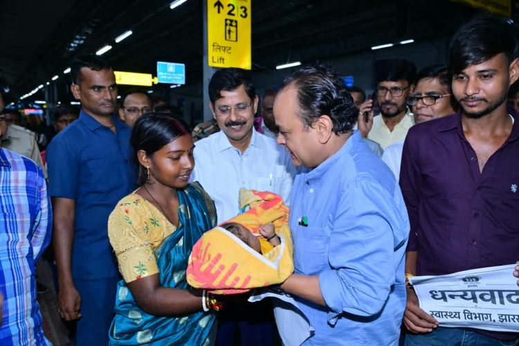 Major initiative by the Jharkhand government: 20 children with heart defects to receive free treatment in Kochi; they have departed for the surgery.