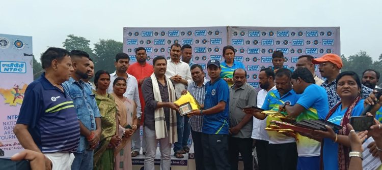 Grand conclusion of the 2nd NTPC National Ranking Archery Tournament in Bokaro; Sudesh Mahto honored the players.