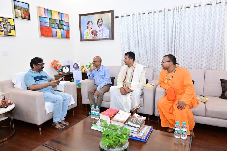 IIT Mandi Director Prof. Laxmidhar Behera met Chief Minister Hemant Soren; discussions were held on youth skill development and AI.