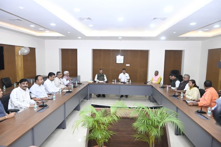 JPSC-JSSC विवाद: भाजपा का सरकार को 48 घंटे का अल्टीमेटम, छात्रों पर दर्ज FIR वापस लेने की मांग 1 JPSC-JSSC Dispute: BJP issues 48-hour ultimatum to the government, demands withdrawal of FIRs against students.
