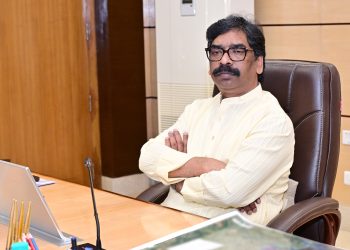 Will satellite townships be developed in Jharkhand's urban districts? An action plan will be formulated during the review of the GRDA and Smart City projects.