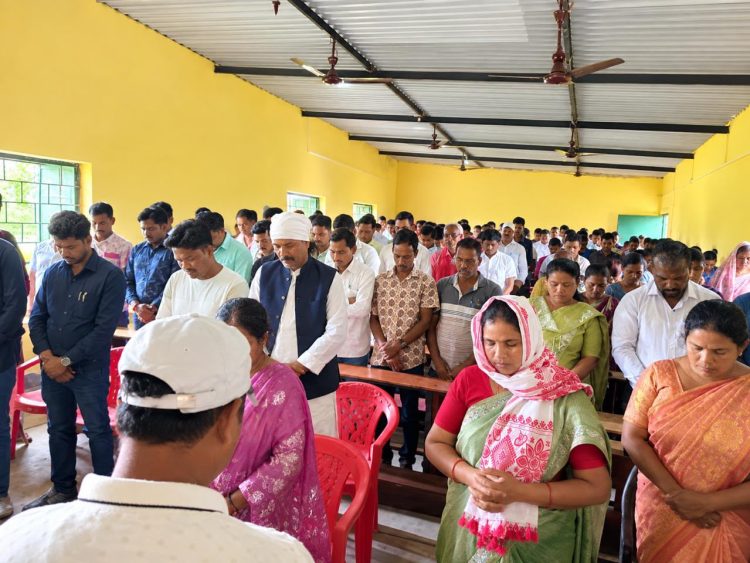 Congress workers paid tribute to Sudibya Kumar Sonu; Shilpi Neha Tirkey and Bandhu Tirkey remembered him.