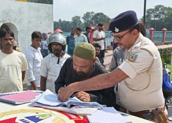 रांची के बड़ा तालाब के पास संदिग्ध अवस्था में मिला शव, कर्बला चौक निवासी मो. सरवर के रूप में हुई पहचान 4 बड़ा तालाब के पास शव मिलने की खबर का थंबनेल