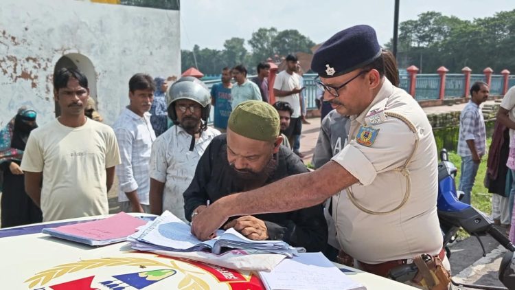 रांची के बड़ा तालाब के पास संदिग्ध अवस्था में मिला शव, कर्बला चौक निवासी मो. सरवर के रूप में हुई पहचान 1 बड़ा तालाब के पास शव मिलने की खबर का थंबनेल
