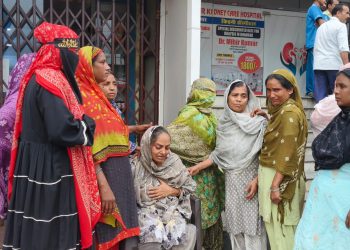 Protest outside hospital in Dhanbad following electrocution accident; demand raised to cover injured worker's treatment costs.