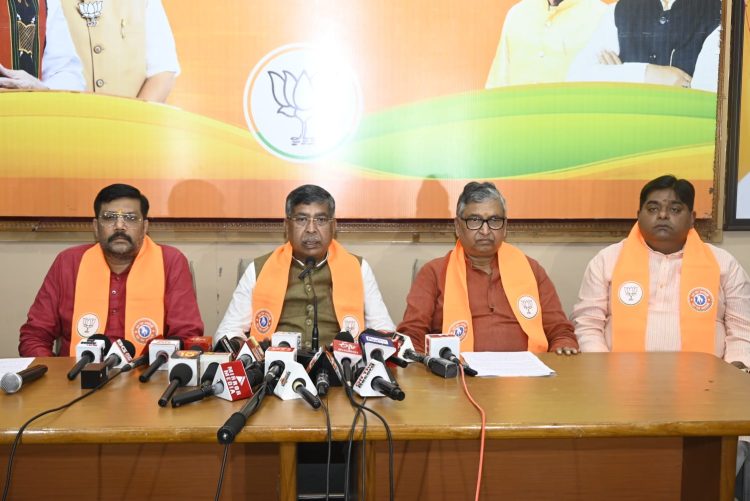 SIR को लेकर झारखंड सरकार पर भाजपा का हमला, आदित्य साहू बोले- अधिकारियों को JMM-कांग्रेस का पोलिंग एजेंट बना दिया गया 1 BJP attacks Jharkhand government over SIR; Aditya Sahu says officials have been turned into JMM-Congress polling agents.