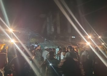 Major accident in Ranchi: Water tank collapses near Kotwali police station; body of a laborer recovered.