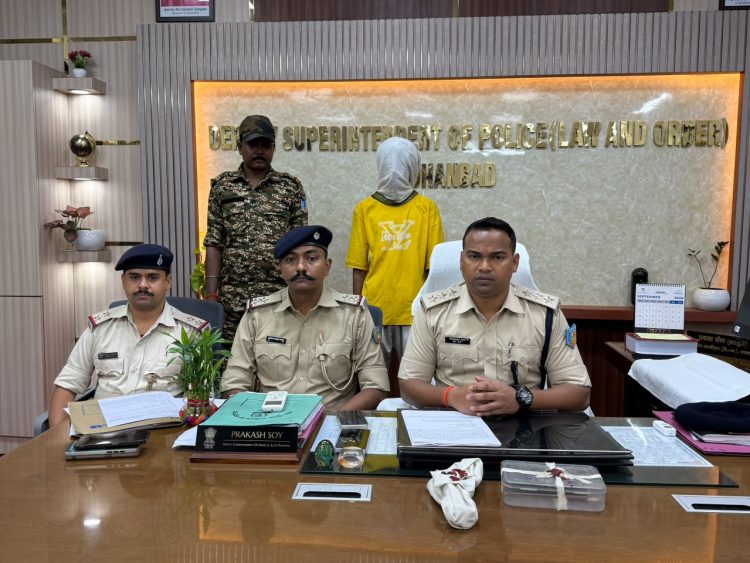 Plot to murder lawyer in Dhanbad foiled; youth arrested with a country-made pistol.