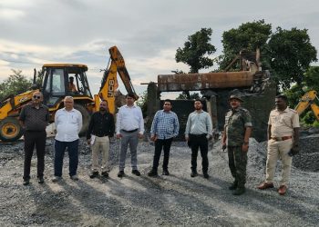 Major crackdown on illegal stone crushers in Chutupalu-Ormanjhi; 8 sealed and 11 demolished.