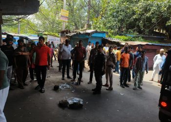 Rapid-fire shooting at Dhanbad's Bhuli More; Sanu Khan and Md. Saddam targeted.
