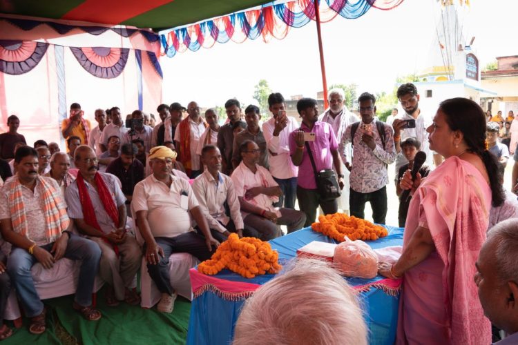 महागामा में 1.94 करोड़ की विकास योजनाओं का शिलान्यास, मंत्री दीपिका पांडेय सिंह ने शिक्षा-सड़क पर दिया जोर 1 Foundation stones laid for development projects worth ₹1.94 crore in Mahagama; Minister Deepika Pandey Singh emphasizes education and roads.