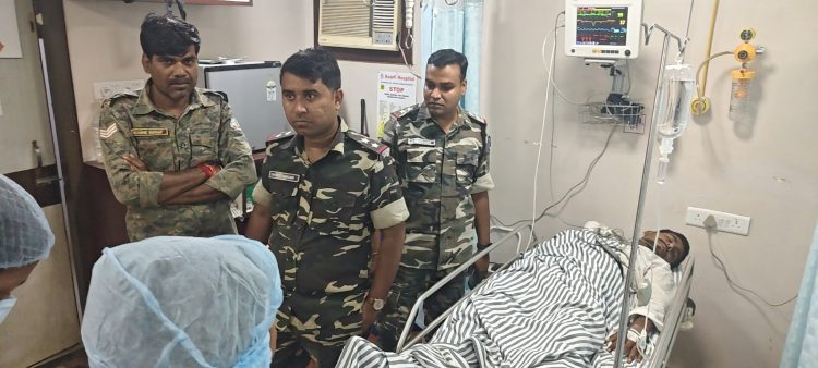 धनबाद: फहीम खान के भाई पर फायरिंग करने वाले शूटरों से मुठभेड़, मुख्य शूटर चंदन समेत 2 को लगी गोली 1 यहाँ आपके आर्टिकल से संबंधित अपलोड हो रही इमेज (Featured Image) के लिए SEO-फ्रेंडली Alt Text, Title, Caption, और Description दिए गए हैं। आप इन्हें सीधा अपने वर्डप्रेस मीडिया लाइब्रेरी के दाईं ओर दिए गए खाली बॉक्स में कॉपी-पेस्ट कर सकते हैं: Alt Text (ऑल्ट टेक्स्ट): धनबाद पुलिस एनकाउंटर: फहीम खान के भाई पर फायरिंग करने वाले शूटर चंदन ठाकुर गिरफ्तार