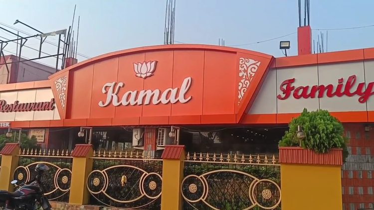 कमल होटल में ‘कमल’ पर सियासी बवाल, BJP के चुनाव चिन्ह को हटाने की मांग पर प्रदर्शन 1 Political row over the ‘Lotus’ at Hotel Kamal; protest demanding the removal of the BJP’s election symbol.