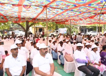 Voluntary cleaning drive held in Namkum under the ‘Swachhata Hi Seva’ campaign; Minister Yogendra Prasad personally took part in the cleaning.