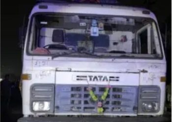 कतरास में कोयला घोटाला: 88 MT कोयले संग 5 हाईवा जब्त, BCCL अफ़सरों पर FIR 10 कतरास में 88 मीट्रिक टन अवैध कोयले के साथ जब्त 5 हाईवा ट्रक