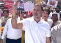 बैरिकेड पर चढ़े राहुल गांधी, प्रियंका गांधी हिरासत में; INDIA गठबंधन का संसद से निर्वाचन सदन तक हल्ला बोल!