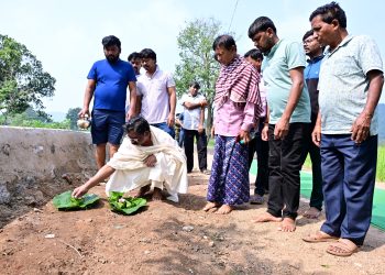 Hemant Soren performed traditional rituals in Nemra in memory of his late mother Roopi Soren.