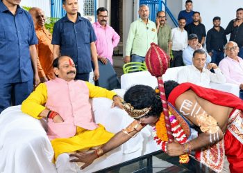 "You've already devoured Jharkhand—at least spare the devotees," Irfan Ansari's jibe at Raghubar Das.
