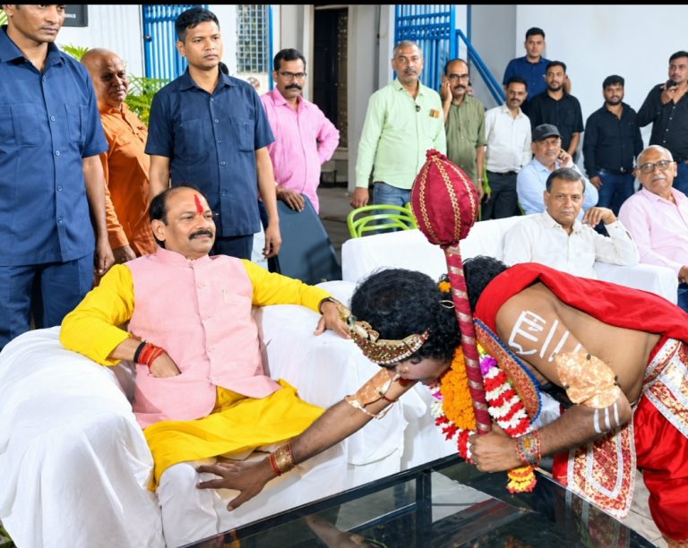  ‘झारखंड को तो निगल गए, भक्तों को तो बख्श दीजिए’, रघुवर दास पर इरफान अंसारी का तंज