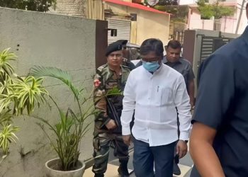 CM Hemant Soren's mother, Rupi Soren, has been admitted to the hospital following breathing difficulties; the Chief Minister himself has arrived at the hospital.
