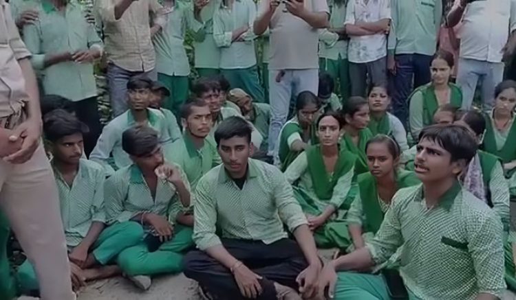 2540 छात्रों पर सिर्फ 10 शिक्षक-कोडरमा में छात्रों का पैदल मार्च, बोर्ड परीक्षा से पहले बढ़ी टेंशन