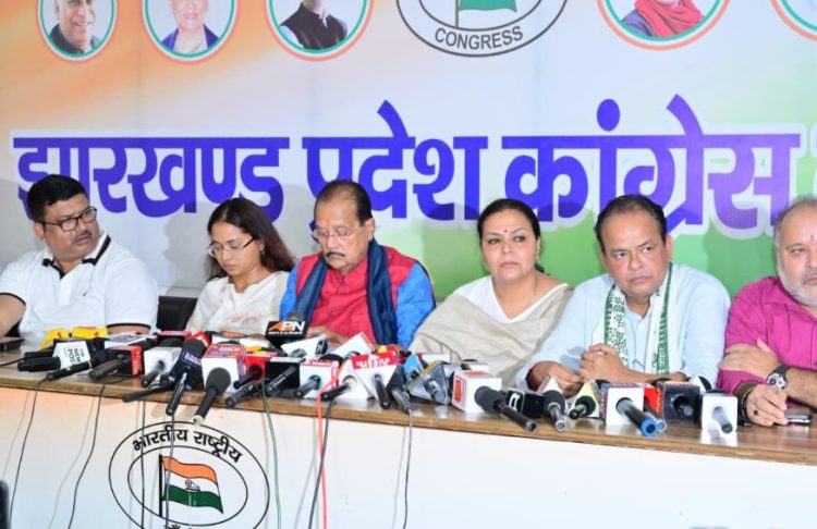 झारखंड में JPSC-JSSC छात्र आंदोलन पर सियासत तेज, कांग्रेस ने आदित्य साहू के राहुल गांधी पर लगाए आरोपों को किया खारिज 1 Politics intensifies over the JPSC-JSSC student agitation in Jharkhand; Congress dismisses Aditya Sahu's allegations against Rahul Gandhi.