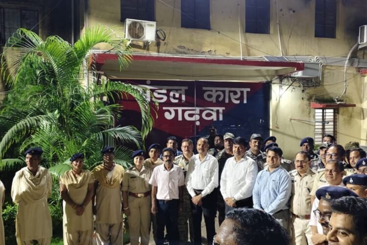 गढ़वा मंडल जेल में देर रात औचक छापेमारी, प्रशासन और पुलिस की संयुक्त कार्रवाई से मचा हड़कंप