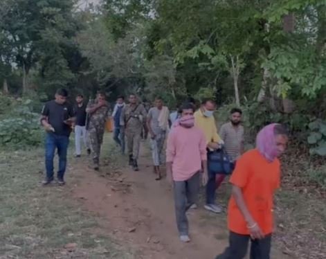 हजारीबाग: सिंदूर तालाब में मिला लापता बच्ची का शव, भाई अब भी गायब-इलाके में भारी तनाव
