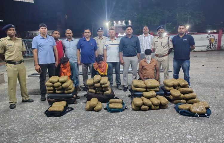 रांची रेलवे स्टेशन से गांजा की बड़ी खेप बरामद, तीन तस्कर गिरफ्तार