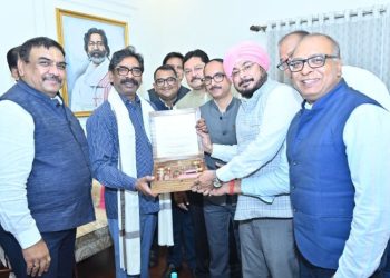 सीएम हेमंत सोरेन से FJCCI के प्रतिनिधिमंडल ने की मुलाकात, उद्योग और निवेश को बढ़ावा देने पर हुई अहम चर्चा