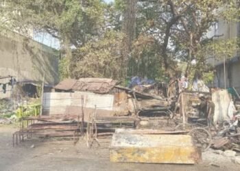 A massive fire broke out at a Nepali hotel in Jamshedpur, causing a cylinder blast.