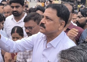 सुदिव्य सोनू की अंतिम विदाई: JMM कार्यालय में उमड़ा जनसैलाब 5 sudivya sonu crowd 1200