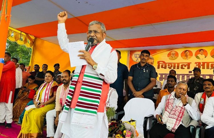 Babulal Marandi raises questions regarding the case of rape and abduction involving a tribal family in Panki.