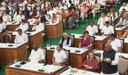 CEC ज्ञानेश कुमार के खिलाफ विपक्ष का बड़ा मोर्चा, ‘जन महाभियोग’ के जरिए उठाई इस्तीफे की मांग 1 Opposition launches major offensive against CEC Gyanesh Kumar, demands his resignation through a ‘people’s impeachment’